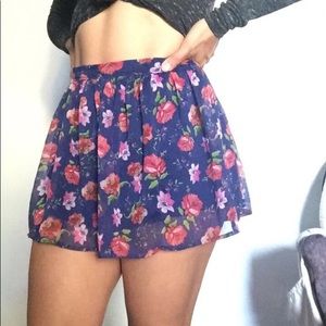 Pretty flowery skirt🌺